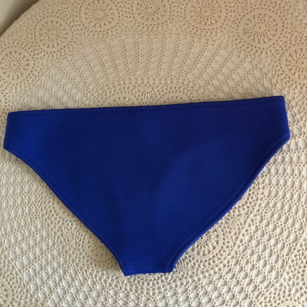 Triangl Neoprene bikini bottom & matching bag Size M - Picture 3 of 8